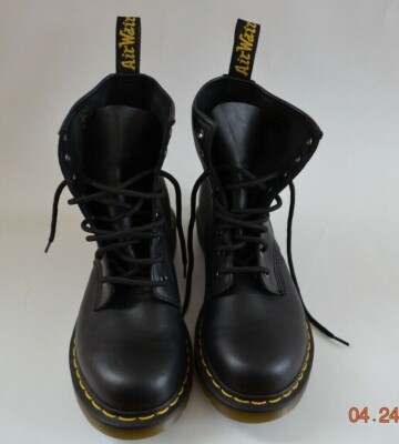 11821 doc martens