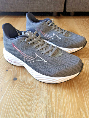 Mens Mizuno Wave Rider 28 US sz. 9 - Gray / Wht / Black - Brand New