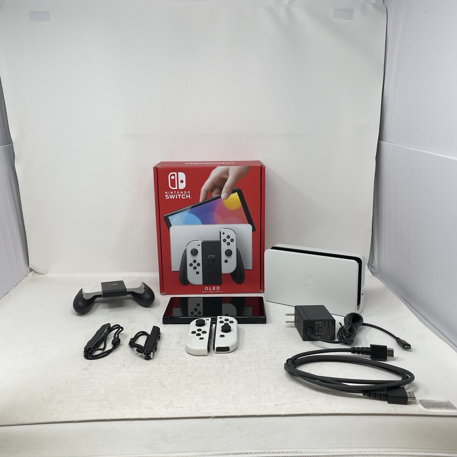 Nintendo Switch OLED Model HEG-001 Handheld Console - 64GB - White *Read*