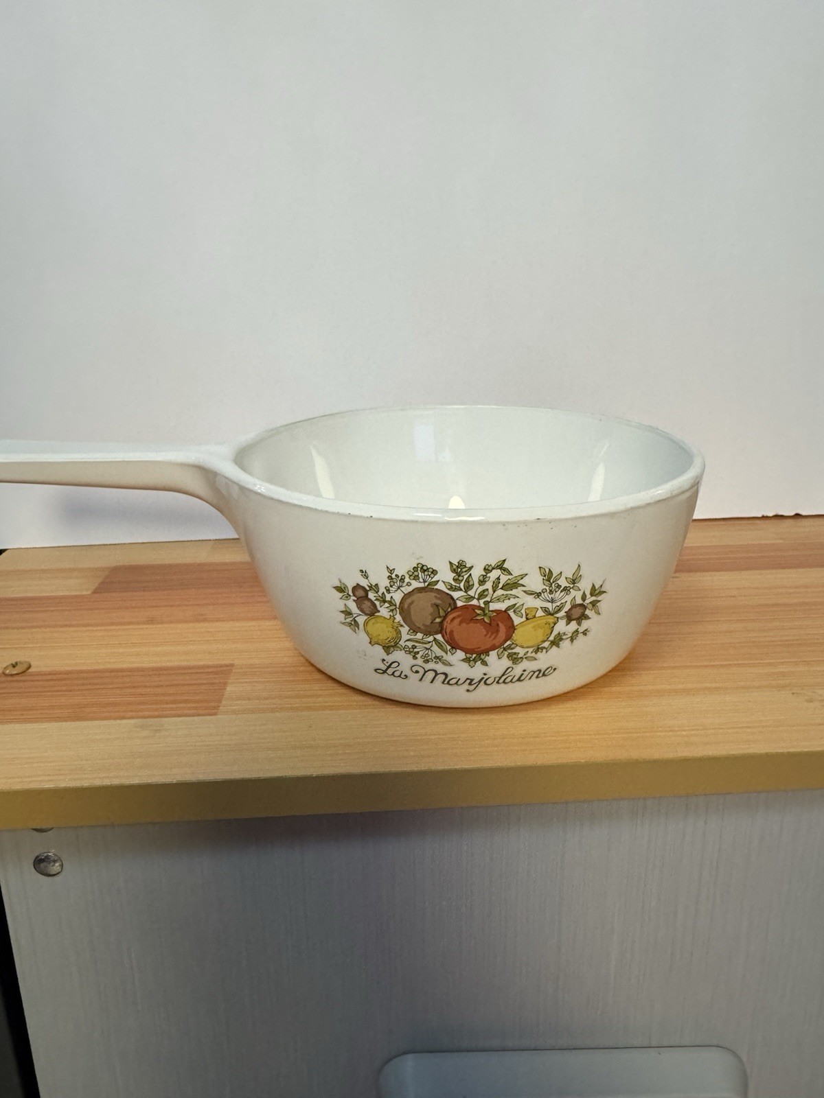 CorningWare La Marjolaine Casserole 1 1/2 Pint Round White Handle P-82-B