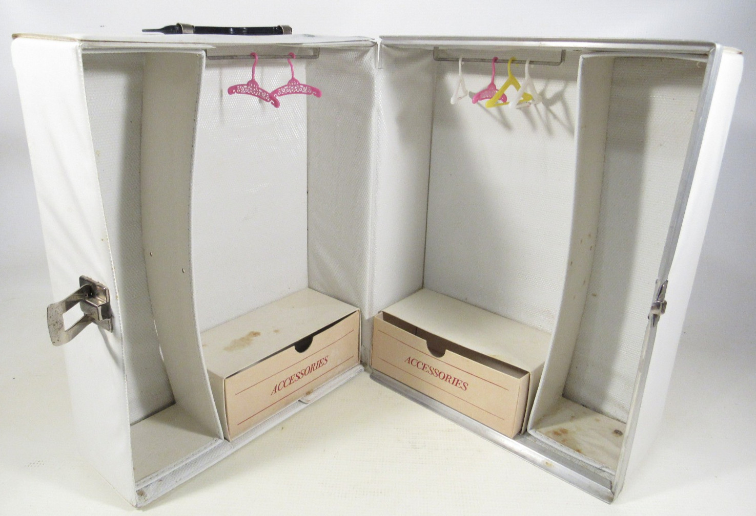 VTG 1968 Mattel World Of Barbie Doll Trunk Carrying Case #1004 w/Hangers GREAT