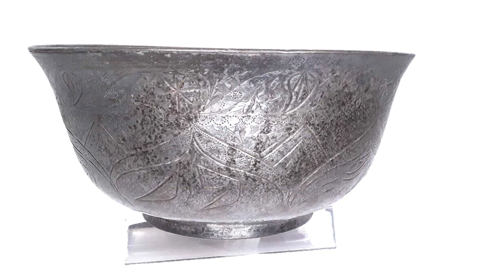 早期伊斯兰银铜碗带大量雕刻设计 — 第 3/4 张图片