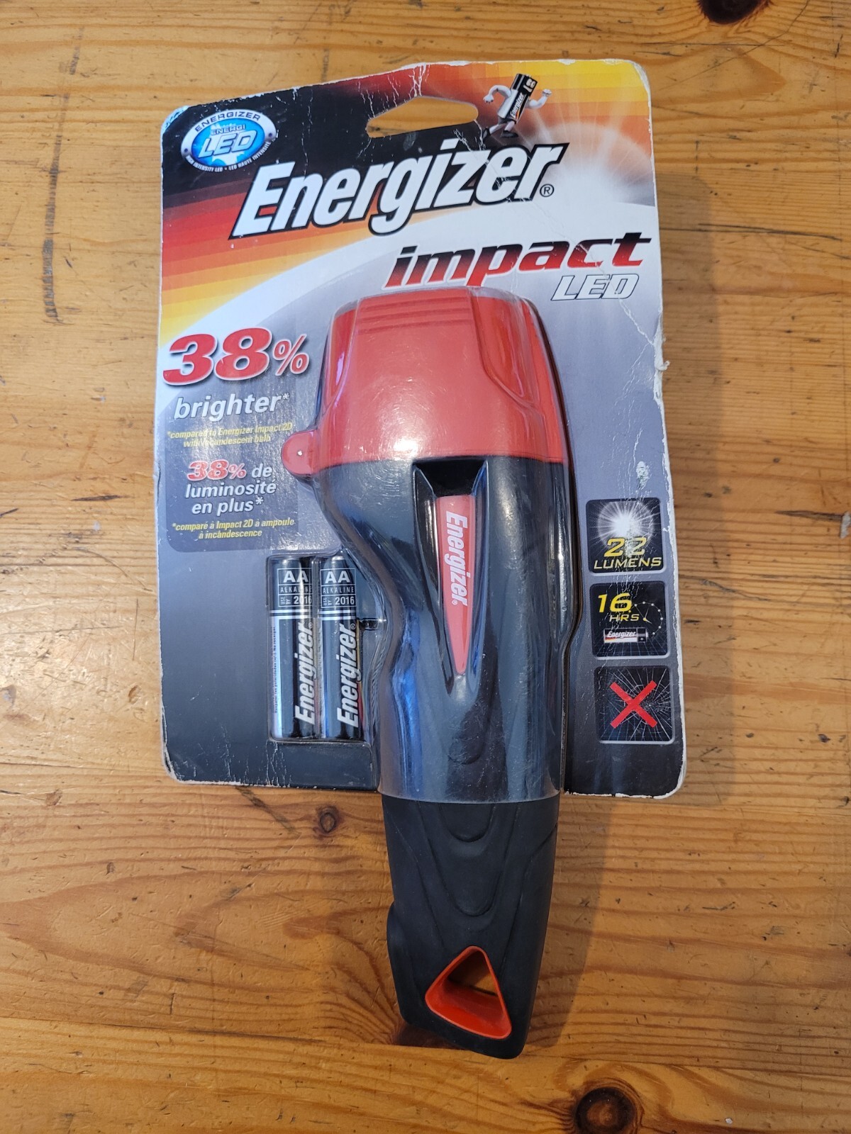 Lampe torche ENERGIZER Impact LED idéale pour le camping en forêt et les pannes
