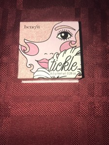 tickle powder highlighter