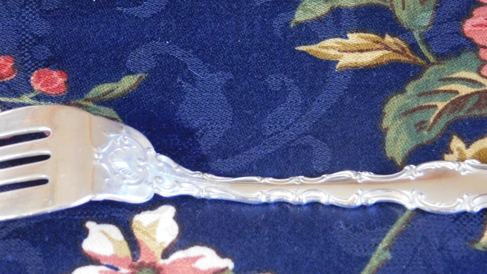 Horquilla para ensaladas Gorham STERLING Strasbourg, precio por tenedor, sin monograma Foto 3 de 3