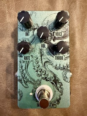 Earthquaker Devices EQD The Depths Optical Analog Univibe Clone Gitarrenpedal