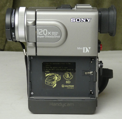 Sony HandyCam DCR-PC7 Mini DV Camcorder Digital Video Camera w