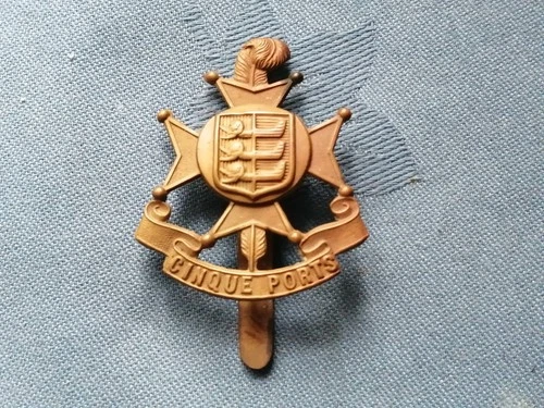 WW1. The 5th Battalion Sussex ( Cinque Ports )   Regiment cap badge.