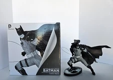 DC Direct Batman Black and White Statue Ivan Reis 1384 / 5200