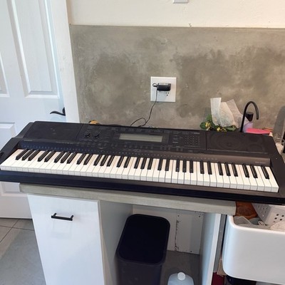 Casio WK-500 (for Parts)￼76-Key Portable Keyboard Workstation See