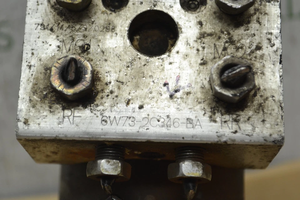 Ford Crown Victoria 2006-08 ABS control de bomba OEM 6W732C346BA módulo 38-10D3 Foto 2 de 4