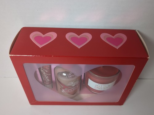 New Bath & Body Works Red Hot Gift Set Liplicious Lip Gloss, Candle & Body Wash - Picture 13 of 17