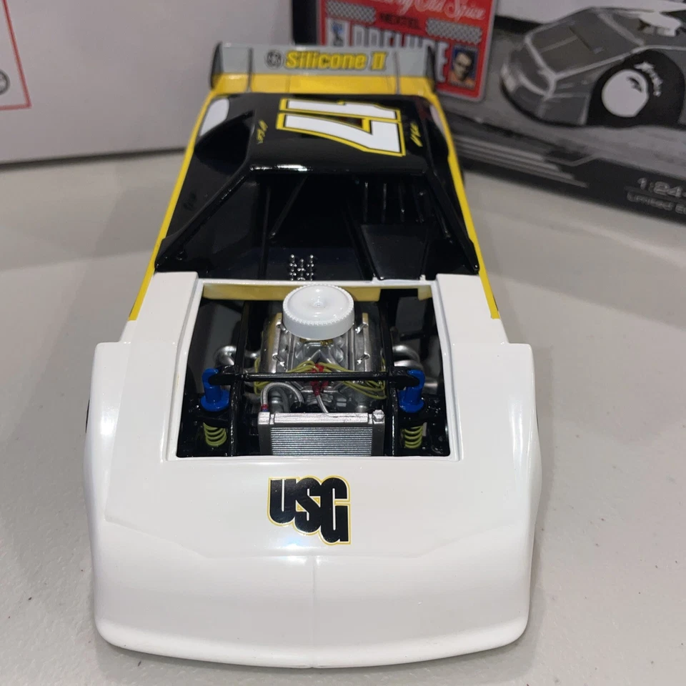 Matt Kenseth #17 DeWalt 2007 Fusion Late Model Dirt ADC NASCAR Diecast 1:24 - Image 4 of 4