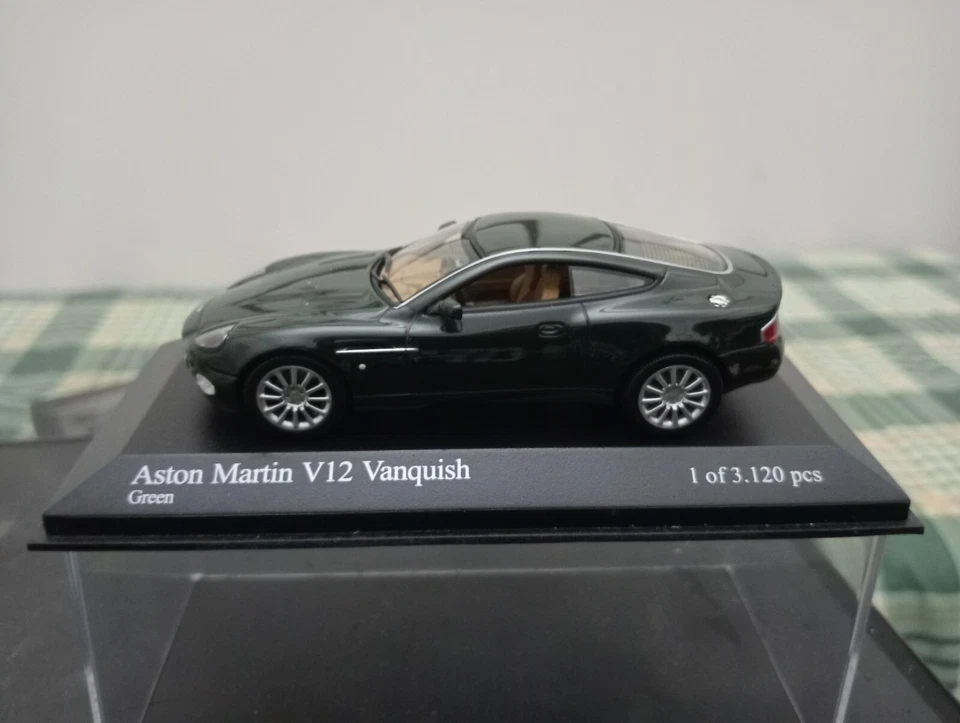 Aston Martin V12 Vanquish 1/43 Minichamps 1 di 3120 - Immagine 2 di 4