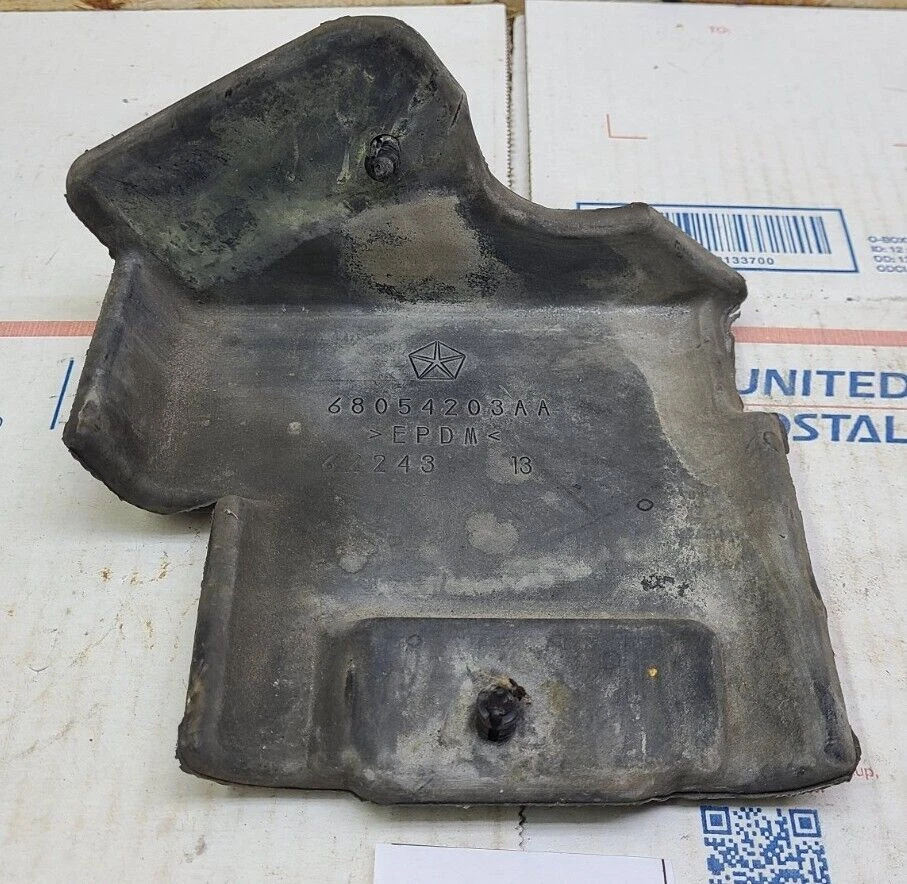 Aislador de almohadilla de refrigerante OEM 2009-2018 Dodge Ram 1500 5,7 V8 Dodge Chrysler 68054203 Foto 3 de 4