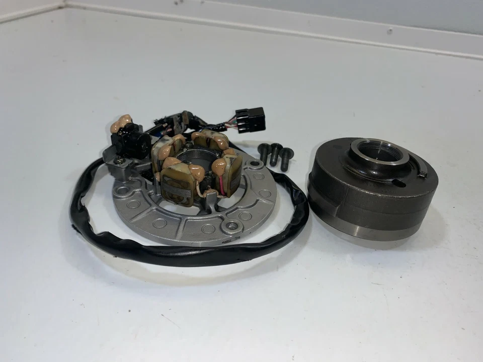 Yamaha YZ250F 2005 02-05 OEM ALTERNADOR ESTATOR CONJUNTO DE ROTOR Foto 2 de 4