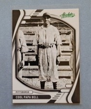 2022 Panini Absolute Baseball Green Foil Parallel Base #92 - Cool Papa Bell 