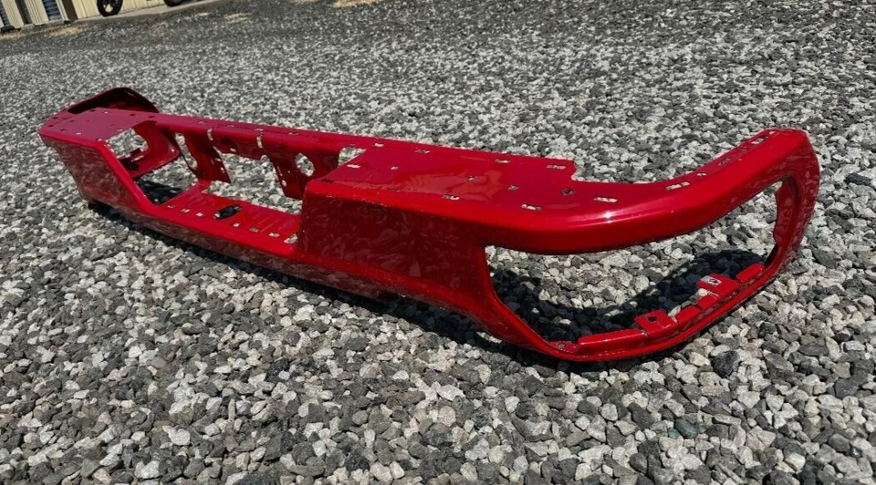 Parachoques trasero Chevy Silverado 2019 pintado sin sensores abollados ver todas las fotos OEM GM Foto 2 de 4