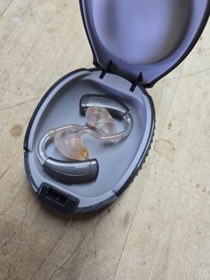 Phonak Bolero Q90 M13 Hearing Aid Set w/ Case
