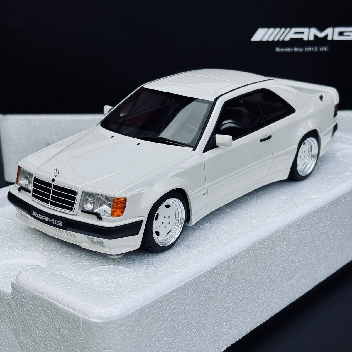 ミニカー OTTOmobile Mercedes-Benz 300 TE AMG OTTO MOBILE 1988 Mercedes Benz S124 300TE AMG Black 1:18 LE