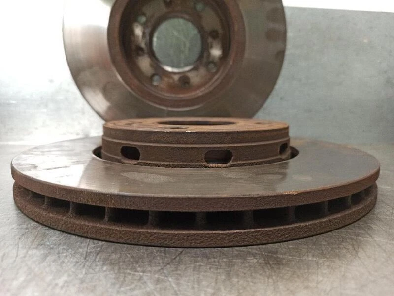 M818027 disco de freno delantero para MITSUBISHI CARISMA BERLINA 5 (DA0) 4140272 - Imagen 3 de 4