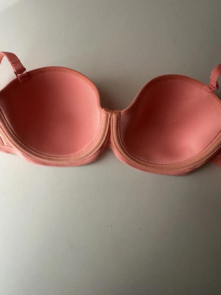 Sujetador Camiseta Triumph WDP 34B Suave Acolchado Con Aros Nuevo Sin Etiqueta Foto 2 de 4