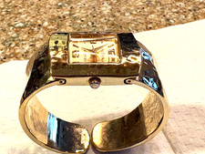 Waltham Vintage Classic Gold Quartz Bracelet Watch Opens with Flexible Band