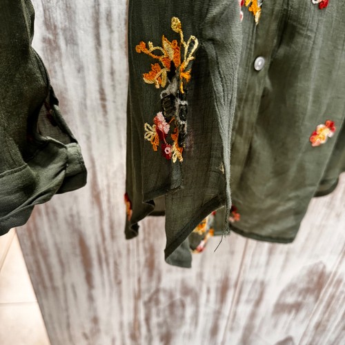 Fig And Flower Green Floral Embroidered Boho Buttoned Blouse XL Roll Tab Sleeve - Picture 4 of 11