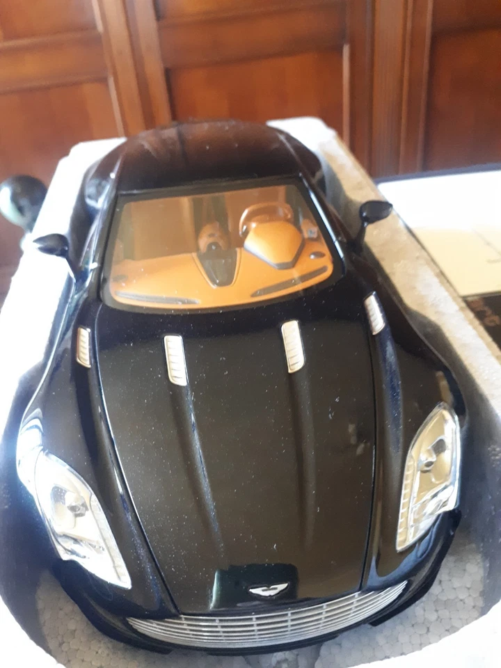 Aston Martin One-77 Black Met (perla nera) Autoart 1/18- Limited Edition - Immagine 3 di 4