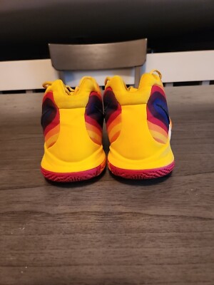 Nike Kyrie 4 70 display picture 1