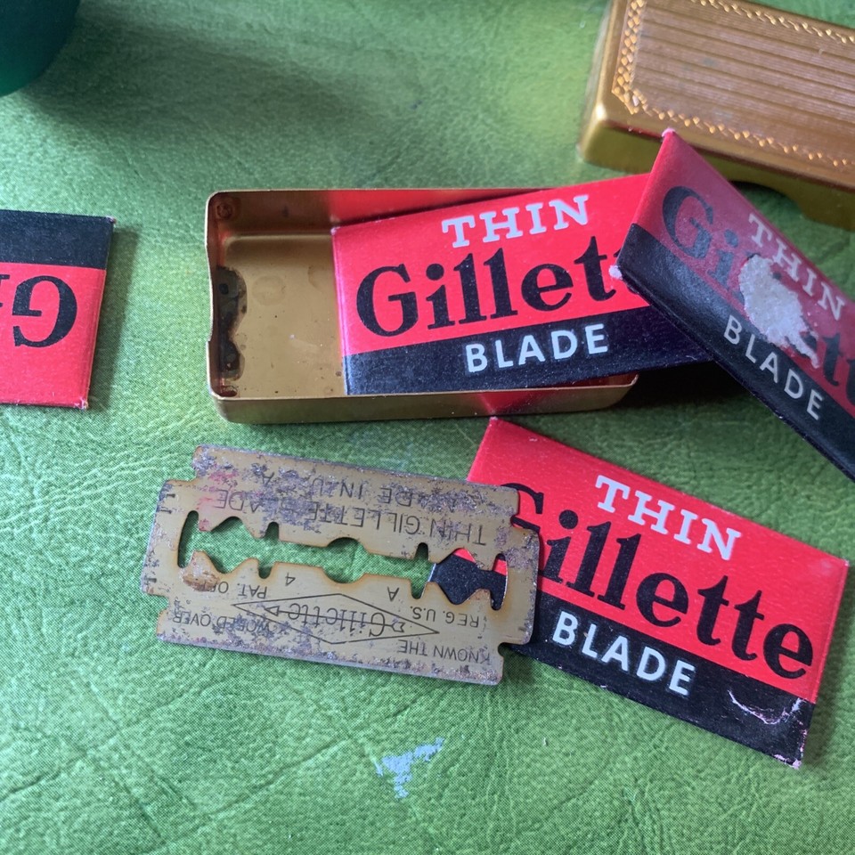 Vintage Men's Gillette Gold Travel Razor in Velvet case with blades ...