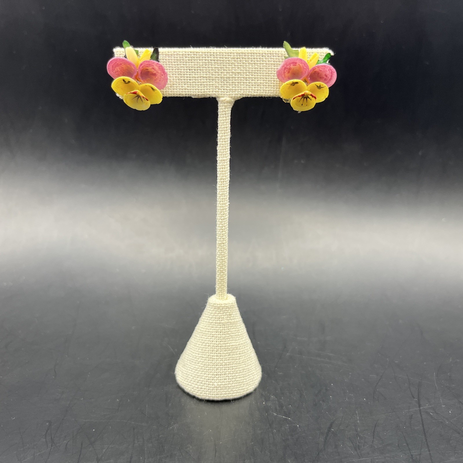 Tiny Seashell Flower Screw Back Earrings Midcentu… - image 2