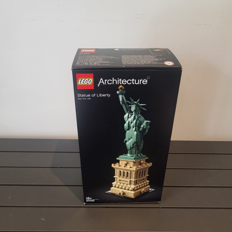 LEGO ARCHITECTURE: Statue of Liberty set 21042 New Sealed Retired