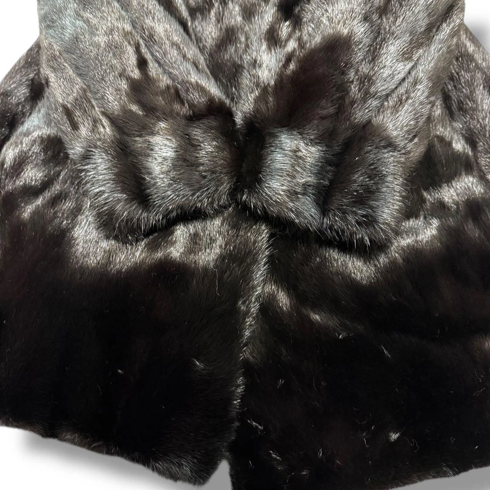 Abrigo de Cuero Visón Saga Negro Peine Reverso Forro Visón Grama Bordado Floral F Foto 4 de 4