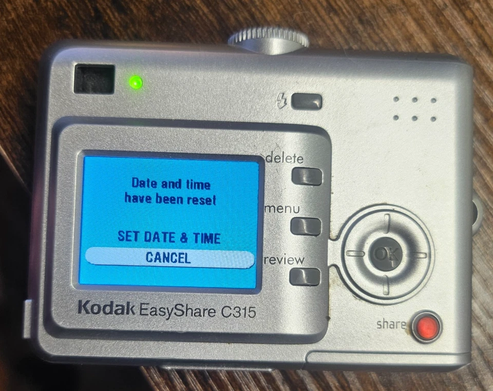 Kodak EasyShare C315 5.0MP Digital Camera NO SD Card or Manual - Image 2 of 4