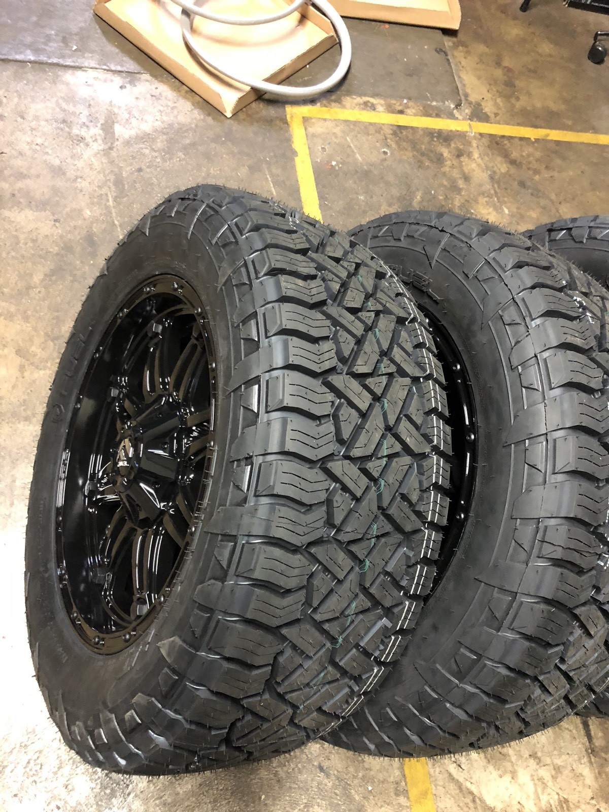 20x9 Fuel D625 Hostage 33" AT Wheel and Tire Package 5x5.5 Dodge Ram