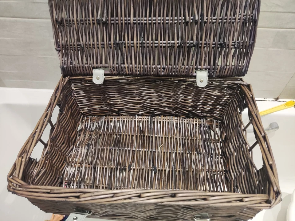 large Wicker Hamper Picnic Basket Storage Chest Trun 43x30x20cm Kids Toy Lid - Image 3 of 4