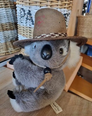   WINDMILL TOYS Australia Koala mit Traveller Outback Akubra Hut Bär Teddy süß