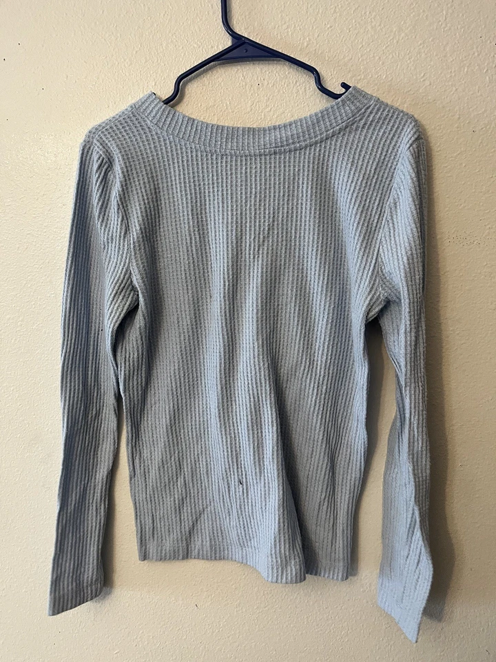 Suéter Pullover Ann Taylor LOFT Azul Peso Ligero, Henley Mediano Foto 2 de 4