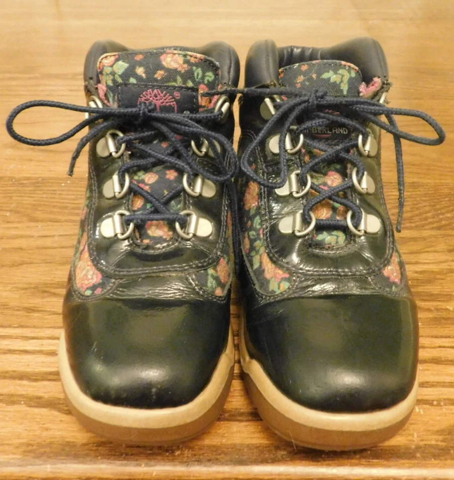 Timberland Niñas CLÁSICO FLORAL Botas con Cordones Patente Borde Azul 1977a 3430 talla 1.5 Foto 2 de 4