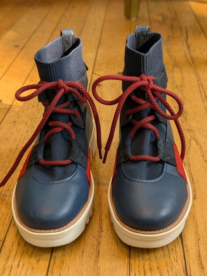 Botines para mujer Fitflop de cuero tejido con encaje. Talla W6. Azul marino/rojo. Foto 2 de 4