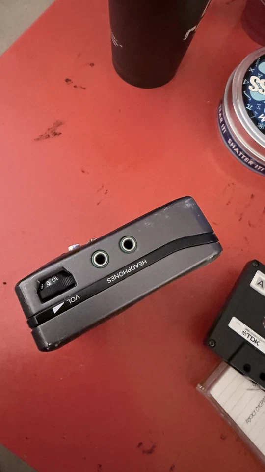 Sony WM-DD33 Walkman  - Image 2 of 4