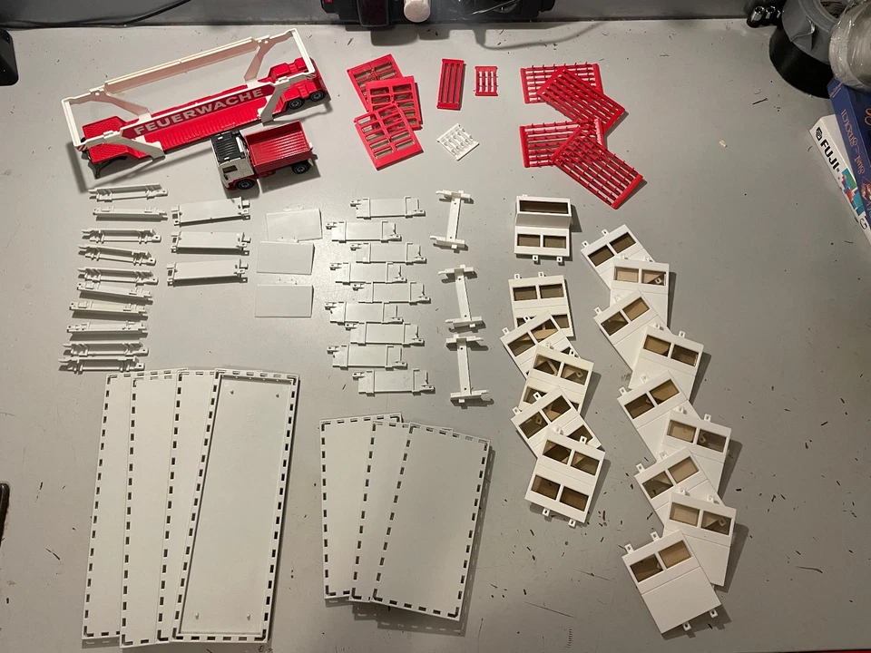 Siku 4015 Feuerwache Volvo F12 mit Tieflader neu 1:55 OVP Box Super Rarität  - Bild 4 von 4