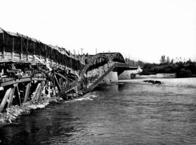 The collapsed iron bridge on the river Isonzo Sagrado 1916 Old Photo