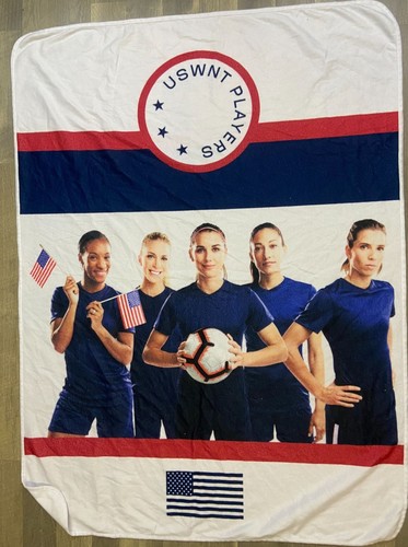 culturefly-us-womens-world-cup-soccer-uswnt-players-throw-blanket-2019