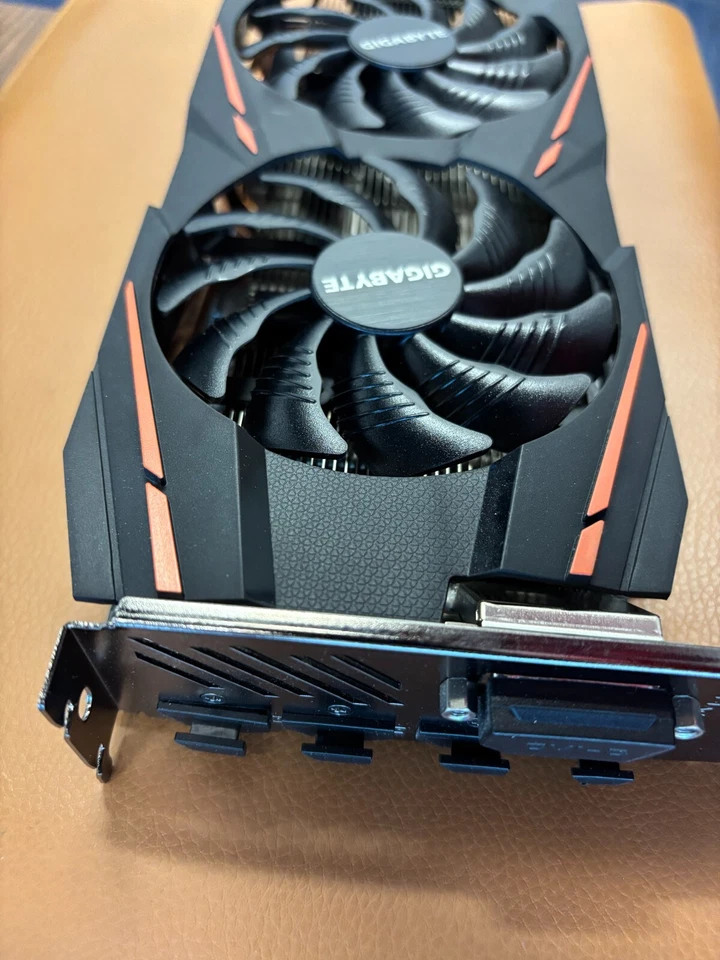 Gigabyte AORUS Radeon RX 570 4GB Graphic Cards - Image 2 of 4