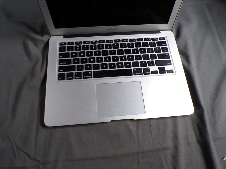 MACBOOK AIR "CORE I5" 1.6 13" (PRINCIPIOS DE 2015) 1.6 GHZ CORE I5 (I5-5250U) 4GB RAM ** Foto 2 de 4