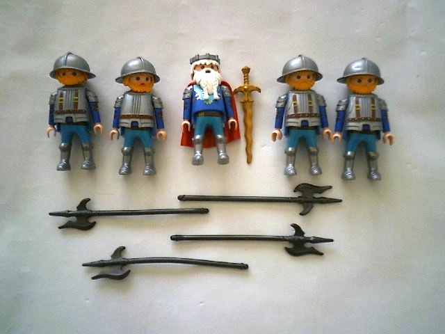 LOT DE PLAYMOBIL   * ROI + 4 CHEVALIERS VETUS DE BLEU + ACCESSOIRES * - Photo 1/1