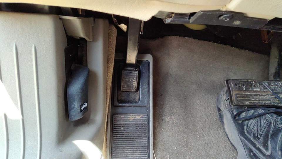 Conjunto de pedal de freno de estacionamiento Cadillac Seville 1999 unidad de emergencia completa OEM Foto 4 de 4