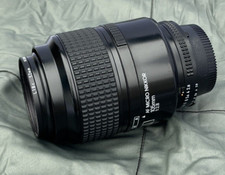 Nikon AF Micro Nikkor 105mm F2.8 Camera Lens w/ L1Bc 52mm Filter Japan